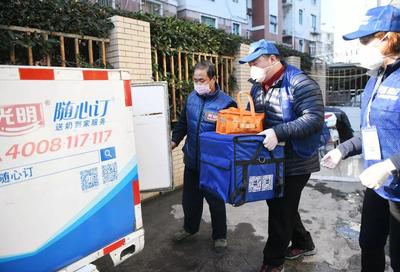 是明芳委員率企業為援鄂醫療隊員家庭提供保潔服務，暖心守護彰顯社會責任